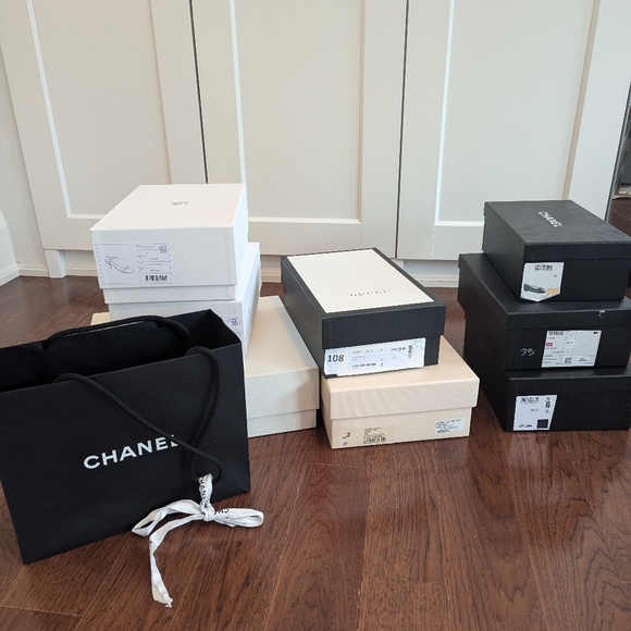 8 Designer boxes and bag - Chanel, Gucci, Toteme, Alexandre Birman - Picture 1 of 5